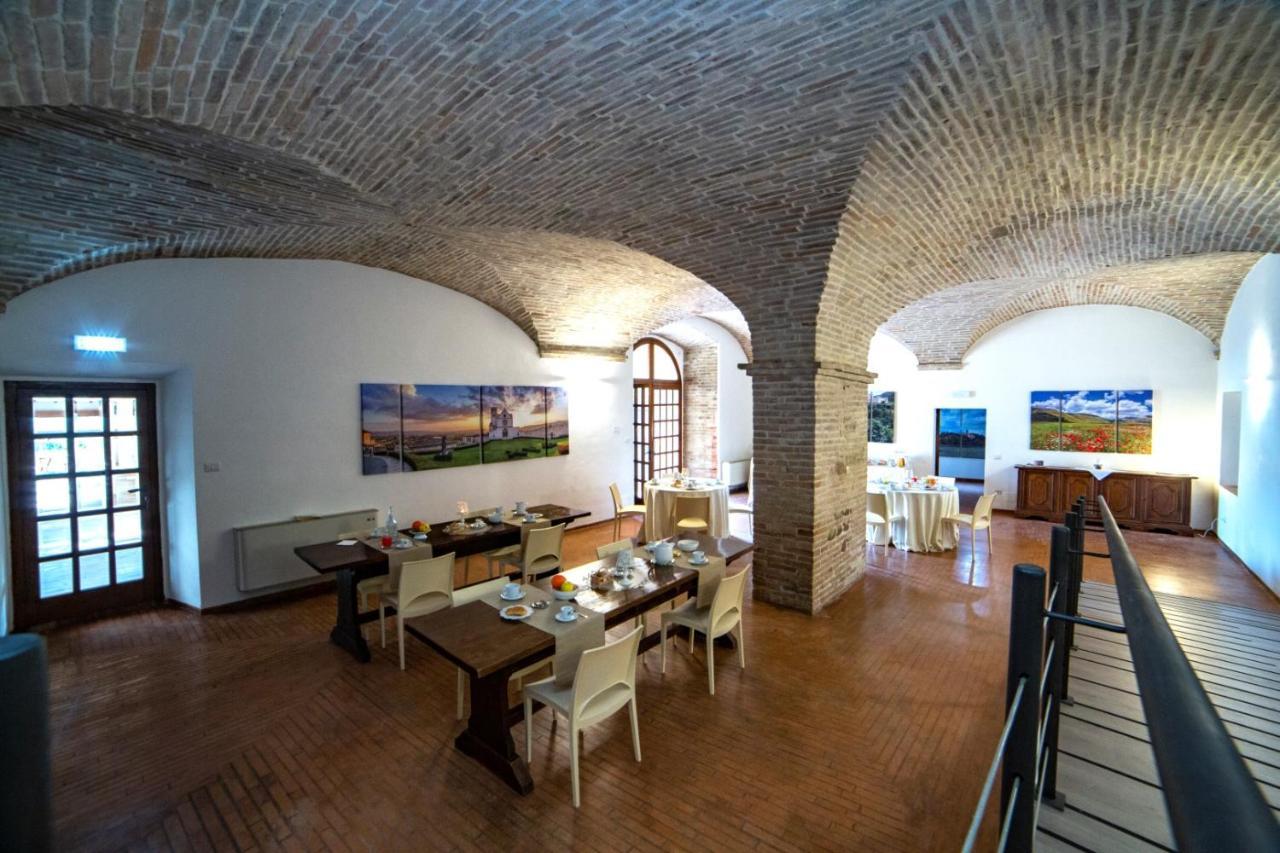 Il Monastero Di Bevagna Bed & Breakfast Bagian luar foto