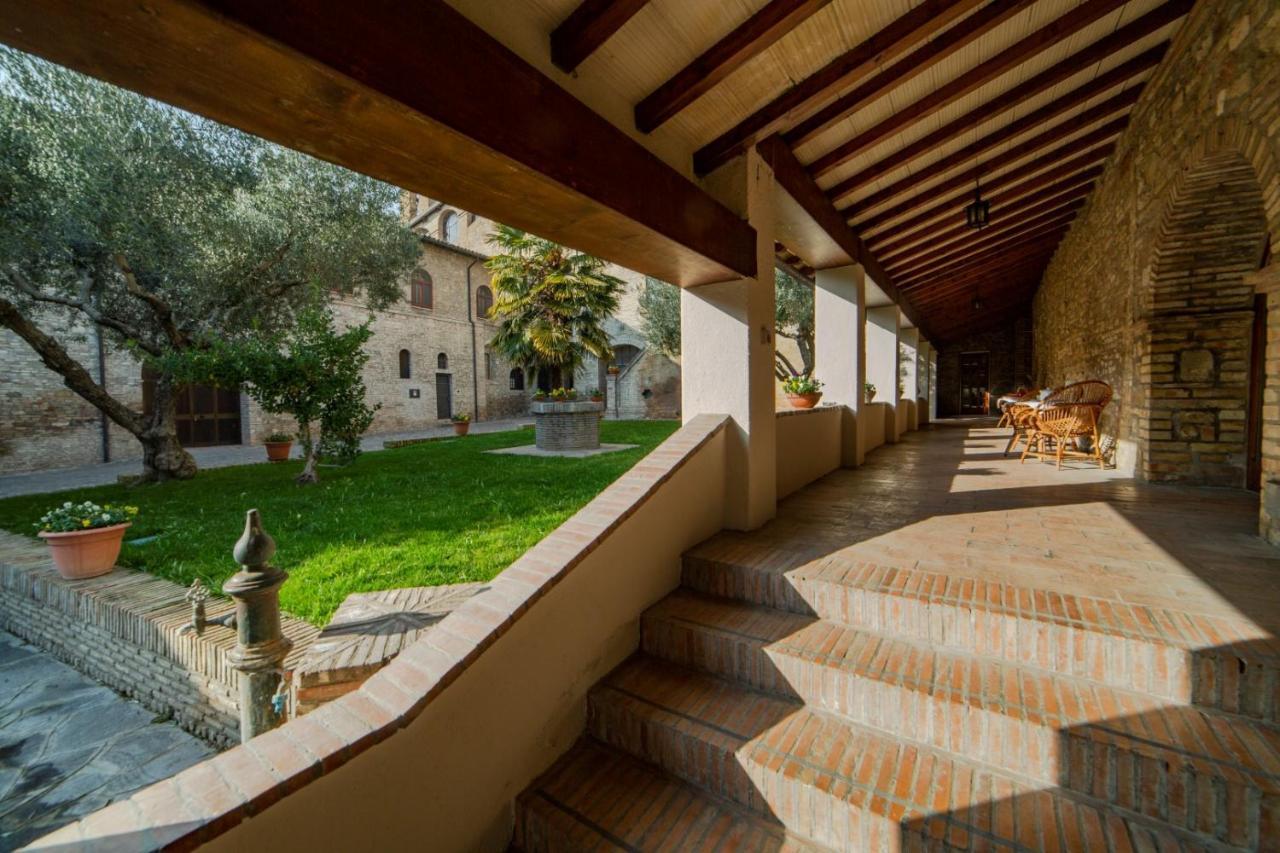 Il Monastero Di Bevagna Bed & Breakfast Bagian luar foto