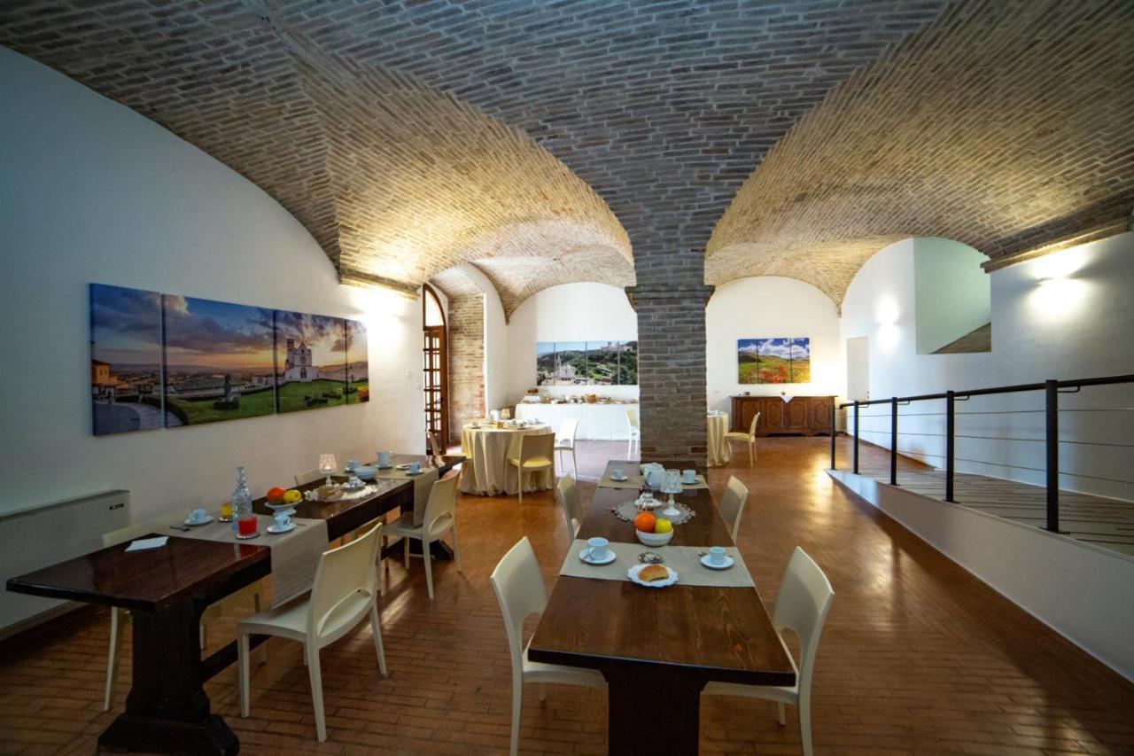 Il Monastero Di Bevagna Bed & Breakfast Bagian luar foto